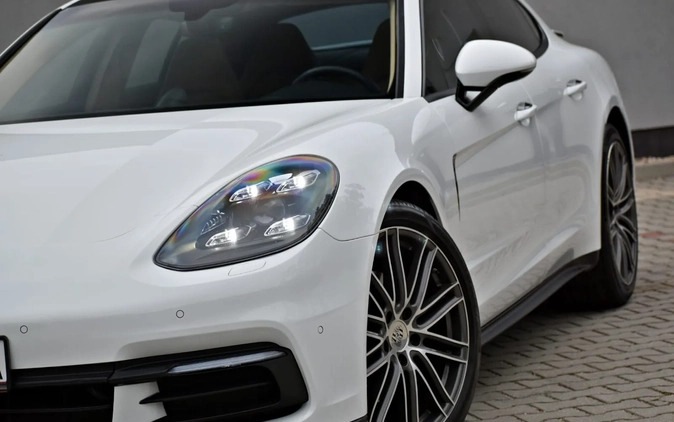 Porsche Panamera cena 341000 przebieg: 41000, rok produkcji 2019 z Toruń małe 232